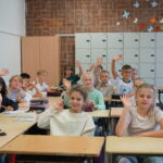 Winkende neue Schüler am Hammo